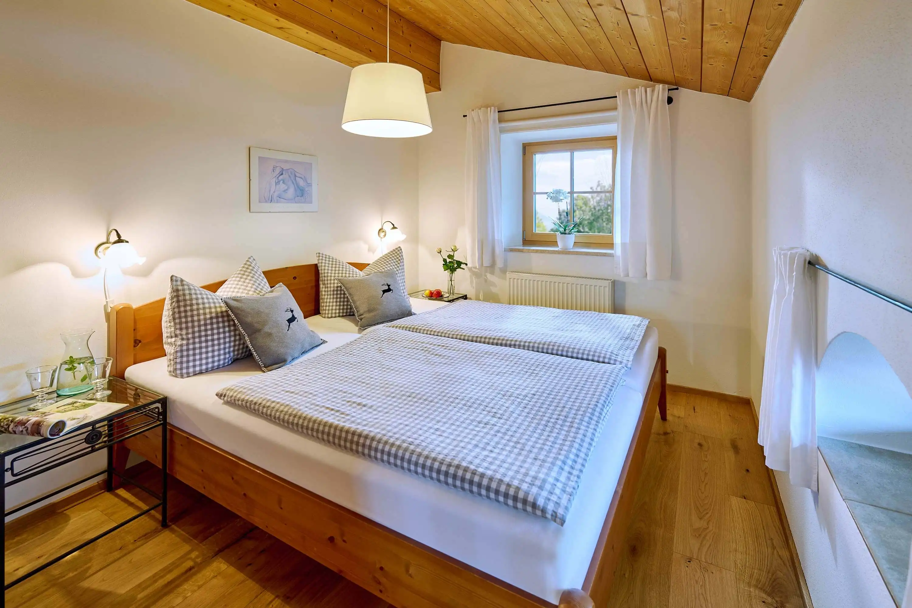 Schlafzimmer mit Doppelbett FeWo Bauerngarten