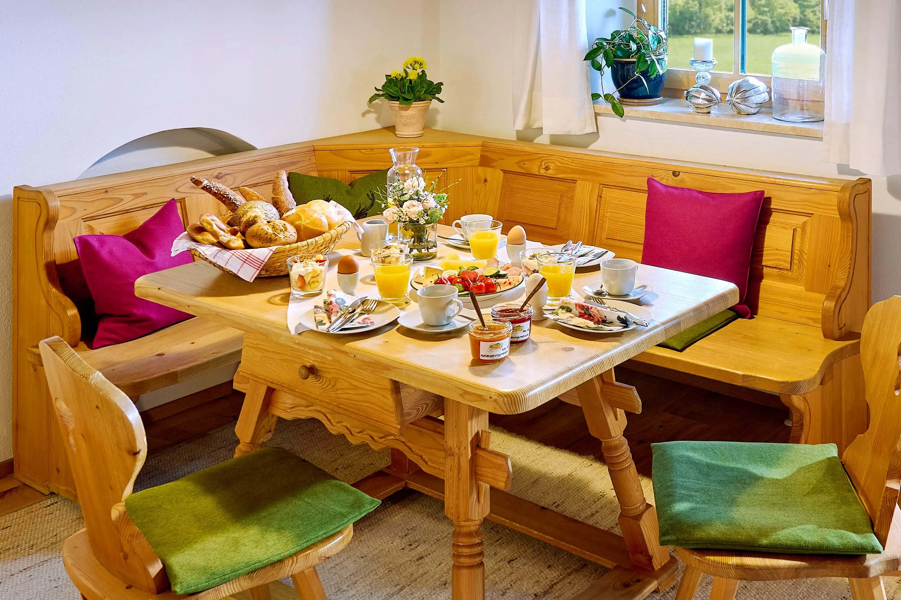 Gemeinsam gemütlich in der Ferienwohnung am Köllhof frühstücken