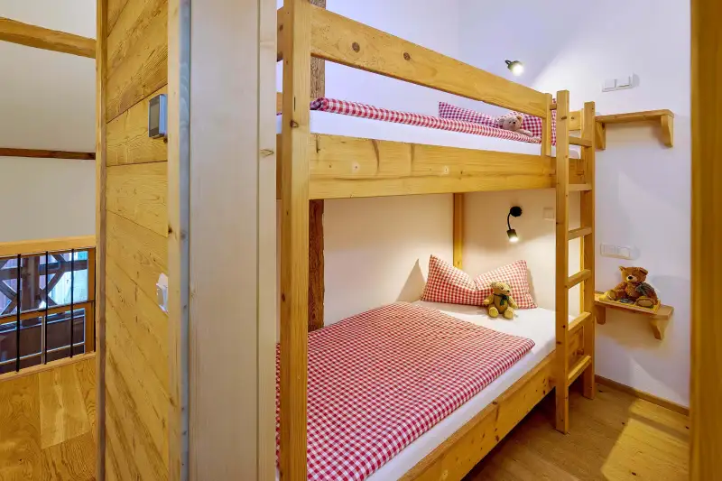 Platz für bis zu 4 Erwachsene und 3 Kinder