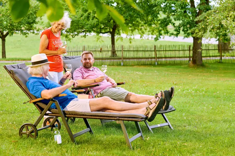 Relaxliegen Liegewiese Landurlaub in Oberbayern